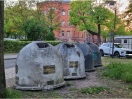 Foto: völlig verdreckte Glascontainer 